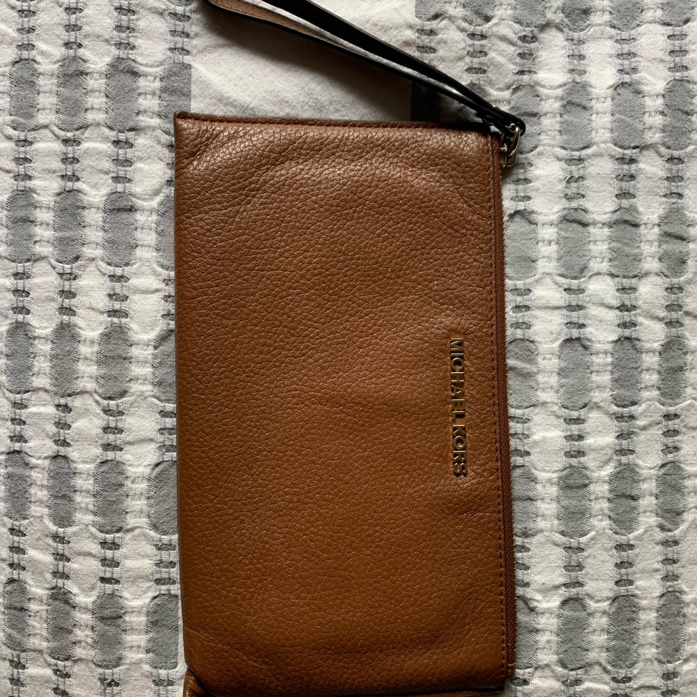 Michael Kors wristlet 🖤